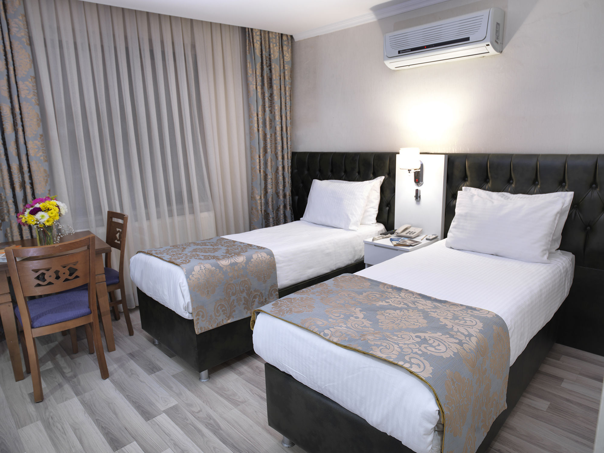 Monarch Hotel イスタンブール エクステリア 写真