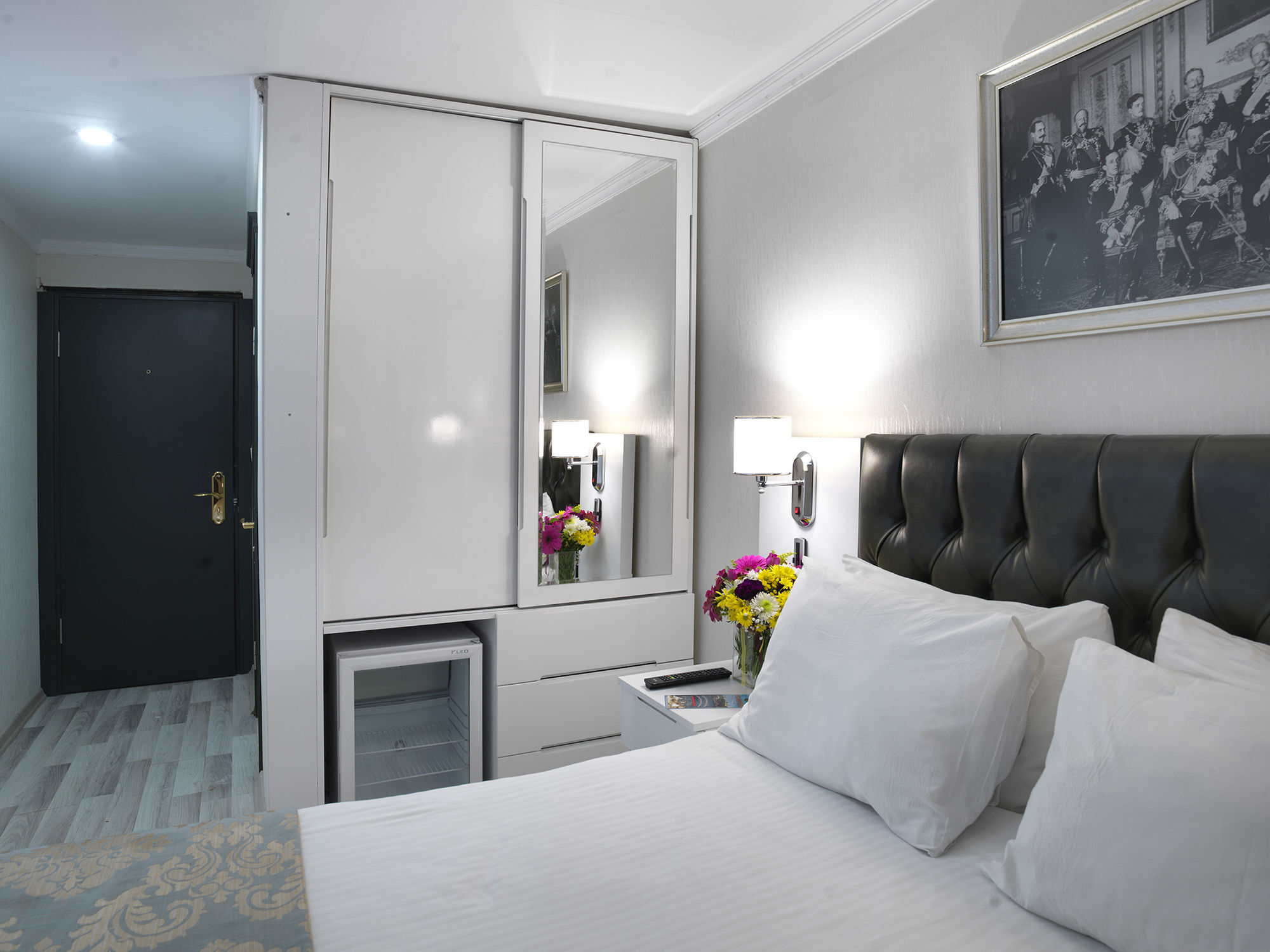Monarch Hotel イスタンブール エクステリア 写真