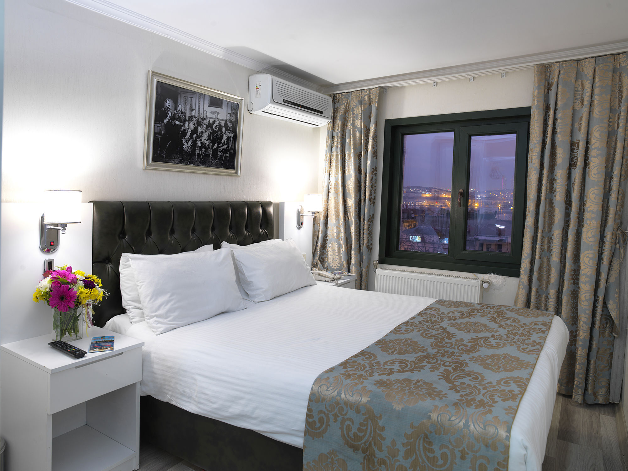 Monarch Hotel イスタンブール エクステリア 写真